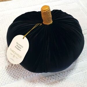 THRESHOLD VELVET LOOK DECORATIVE SHAPED PUMPKIN